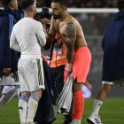 Hernán Galíndez (d) pudo intercambiar la camiseta con Lionel Messi (i), al término del encuentro entre Argentina y Ecuador, que se dio el 7 de septiembre en Buenos Aires