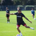 El central esmeraldeño estaría ante el Bayern Munich.