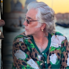 El cantante mexicano apuesta por una apariencia más juvenil que la que mostraba hasta hace poco, con su pelo blanco y algo largo.