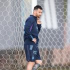 El 10 argentino arrancó en el banco de suplentes en la pasada fecha ante Paraguay.