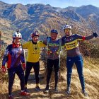 El equipo de Ciclistas de la Calle conquistando la ruta.