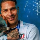 Paolo Guerrero y la Copa Sudamericana con Liga de Quito, pero quiere más trofeos.