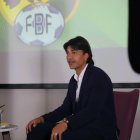 AME6348. SANTA CRUZ (BOLIVIA), 13/11/2023.- El delantero de la selección boliviana de fútbol Marcelo Moreno Martins participa durante una conferencia de prensa hoy, en Santa Cruz (Bolivia). El máximo goleador en la historia de la selección de fútbol de Bolivia, Marcelo Martins Moreno, anunció este lunes su retiro de la Verde y señaló que sus últimos partidos serán frente a Perú y Uruguay por las eliminatorias sudamericanas del Mundial 2026. EFE/ Str
