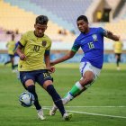 Los jugadores de la selección ecuatoriana Sub-17 en una de las jugadas de peligro que no pudo concretar ante Brasil.