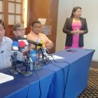 Líder.- El presidente de la Asociación de Productores de Banano de El Oro, Segundo Solano (Primero de la izquierda).