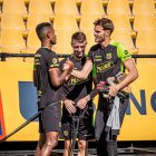 Javier Burrai de vuelta a los entrenamientos fue recibido por Fidel Martínez y Damián Díaz.