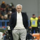 Reggio Emilia (Italy), 02/12/2023.- Roma"s coach Jose Mourinho looks on during the Italian Serie A soccer match US Sassuolo vs AS Roma at Mapei Stadium in Reggio Emilia, Italy, 03 December 2023. (Italia) EFE/EPA/SERENA CAMPANINI