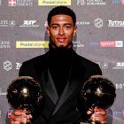 Jude Bellingham, con los dos galardones Golden Boy conseguidos.