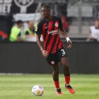 William Pacho es titular fijo en Eintracht Frankfurt y, entre Bundesliga y Europa League, ha jugado 22 partidos.