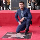 Zac Efron en el Paseo de la Fama.