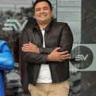 Henry Bustamante junto a su Año viejo.