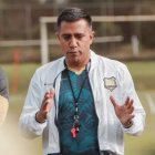 César Farías no continuará con Águilas Doradas