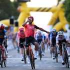 Jhonatan Narváez y su celebración tras ganar la competencia en Australia. Su festejo en la meta fue dedicado a su esposa, que está embarazada.