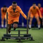 Mientras tanto Barcelona sigue haciendo sus trabajos en Estados Unidos, Dixon Arroyo en acción.