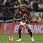 Robert Arboleda lidera la defensa de Sao Paulo en la victoria sobre Corinthians