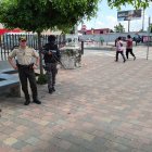 Hecho. La vigilancia se mantuvo ayer, todo el día, en el centro comercial.