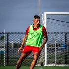 Mathías Suárez en plena pretemporada con Barcelona.