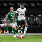 Félix Torres, defensor de Corinthians estuvo presente ante Palmeiras