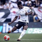 El defensor ecuatoriano Félix Torres se adueñó de la titularidad en Corinthians