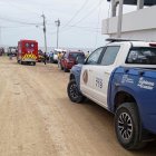 Bomberos y la Policía llegaron al sitio para ayudar al rescate.