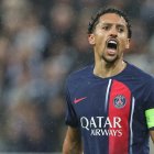 El jugador brasileño Marquinhos no podrá estar con PSG hasta final de mes debido a una lesión