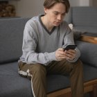 Educación investiga una vulneración de derechos de connotación sexual por medios digitales