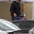 Como queriendo pasar desapercibido, con gafas y gorra, Luis Chiriboga, hoy de 77 años, acudió a las reuniones del club.