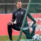 El portero Manuel Neuer se retiró del entrenamiento de su selección problemas musculares