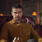 El actor británico Theo James es uno de los protagonistas de la exitosa serie.