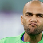 Dani Alves tendrá un día más en prisión debido a que no alcanzó a reunir el dinero para pagar la fianza