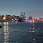 Imagen del derrumbe de un puente de Baltimore (norte de EE.UU) sobre el rio Patapsco a causa del choque de un carguero contra uno de sus pilares
