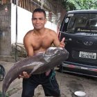 Pimocha. Yeremy Morales posa con su enorme presa capturada.