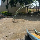 Ciudadanos reportan daños en los juegos, y basura regada en la zona.