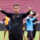 El goleador paraguayo Álex Arce comandará el ataque de los albos.