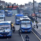 Los correteos, la guerra del centavo, el irrespeto a las paradas son algunos de los problemas que causan los buses en la capital.