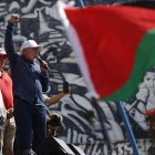 Ejecutivo.- El presidente de Brasil Luiz Inácio Lula da Silva habla en una concentración de trabajadores con motivo del Día Internacional de los Trabajadores este miércoles, en el estacionamiento de la arena Neo Quimica, sede del club Corinthians en Sao Paulo (Brasil). EFE/ Sebastião Moreira