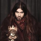 El hijo del actor quiere seguir los pasos de su padre, pero también está interesado en la música.