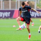 Piero Hincapié se apunta a la titularidad en el partido de Bayer frente a Augsburgo