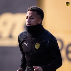 El lateral derecho Byron Castillo entrena previo al duelo ante Defensor Sporting