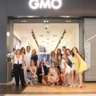 Un grupo de influencers posa para la foto oficial.