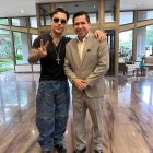 Christian Nodal junto a Darío Macas, alcalde de Machala.