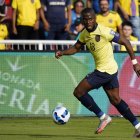 Enner Valencia se llevó una roja en el partido contra Venezuela.