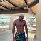 Felipe Caicedo con el pelo pintado de amarillo.