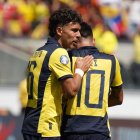 Jeremy Sarmiento y Kendry Páez jugadores de Ecuador que estarán ante Jamaica.