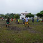 La cancha rústica de Huracán, en el sector Valle Alto, en Quinindé, guarda aún los sueños de niños y jóvenes.