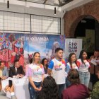 La Alcaldía riobambeña mostró los uniformes para el próximo 7 de septiembre.