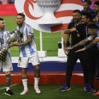 Ángel Di Maria (i), Lionel Messi y Nicolás Otamendi, tres los máximos referentes antes de levantar el bicampeonato de América.