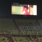 Justin Cornejo en el marcador del estadio Monumental, se le rindió un homenaje.