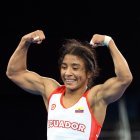 Paris (France), 07/08/2024.- Lucia Yamileth Yepez Guzman of Ecuador (red) celebrates winning against Annika Wendle of Germany in action during their Women"s Freestyle 53kg semi final bout of the Wrestling competitions in the Paris 2024 Olympic Games, at the Champs-de-Mars Arena in Paris, France, 07 August 2024. (Francia, Alemania) EFE/EPA/YAHYA ARHAB