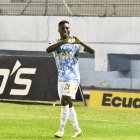 Maicon Solís celebra el gol que marcó ante Delfín.